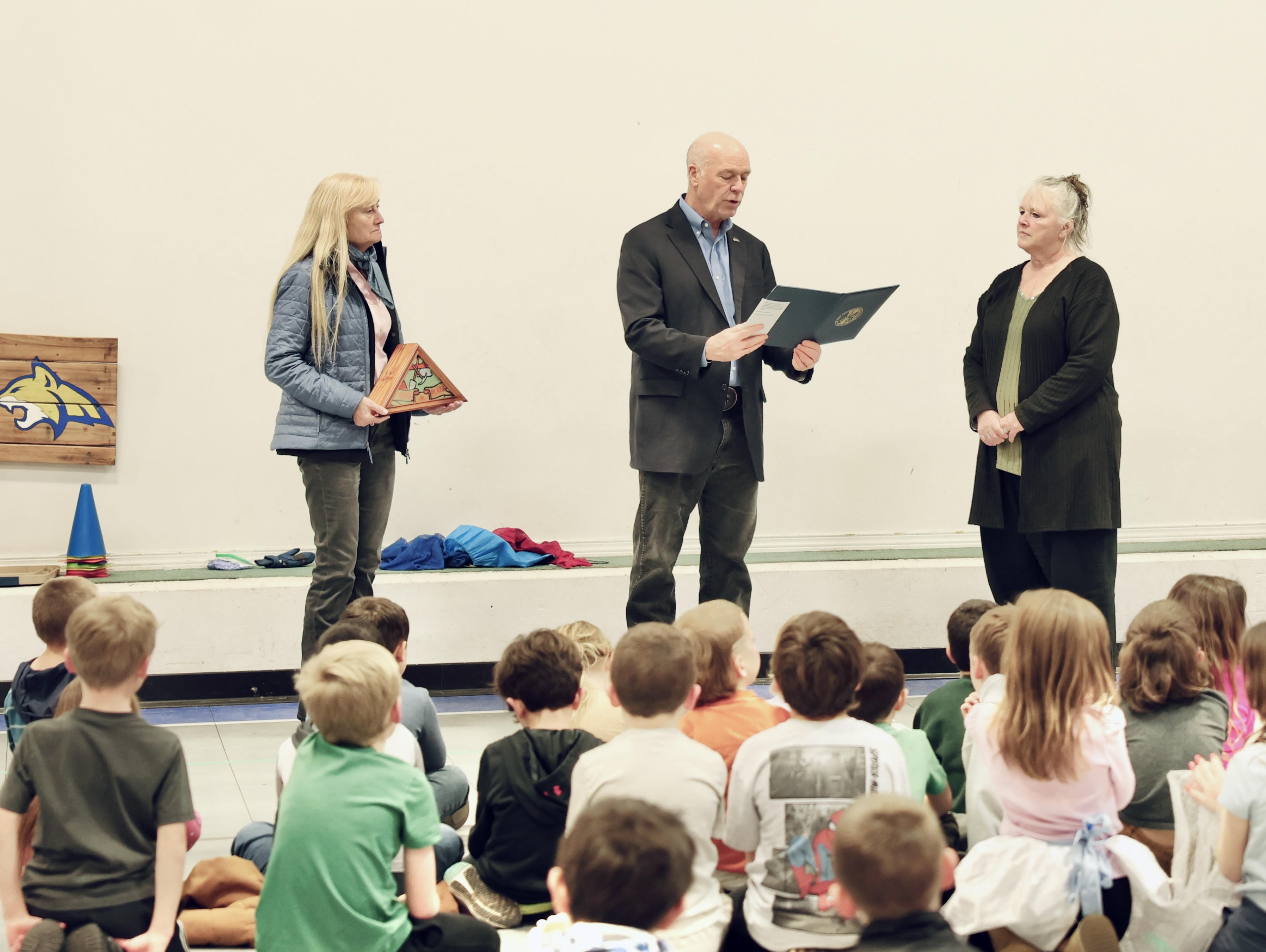 Gov. Gianforte presenting his Spirit of Montana award to Dawn Bauer in Superior