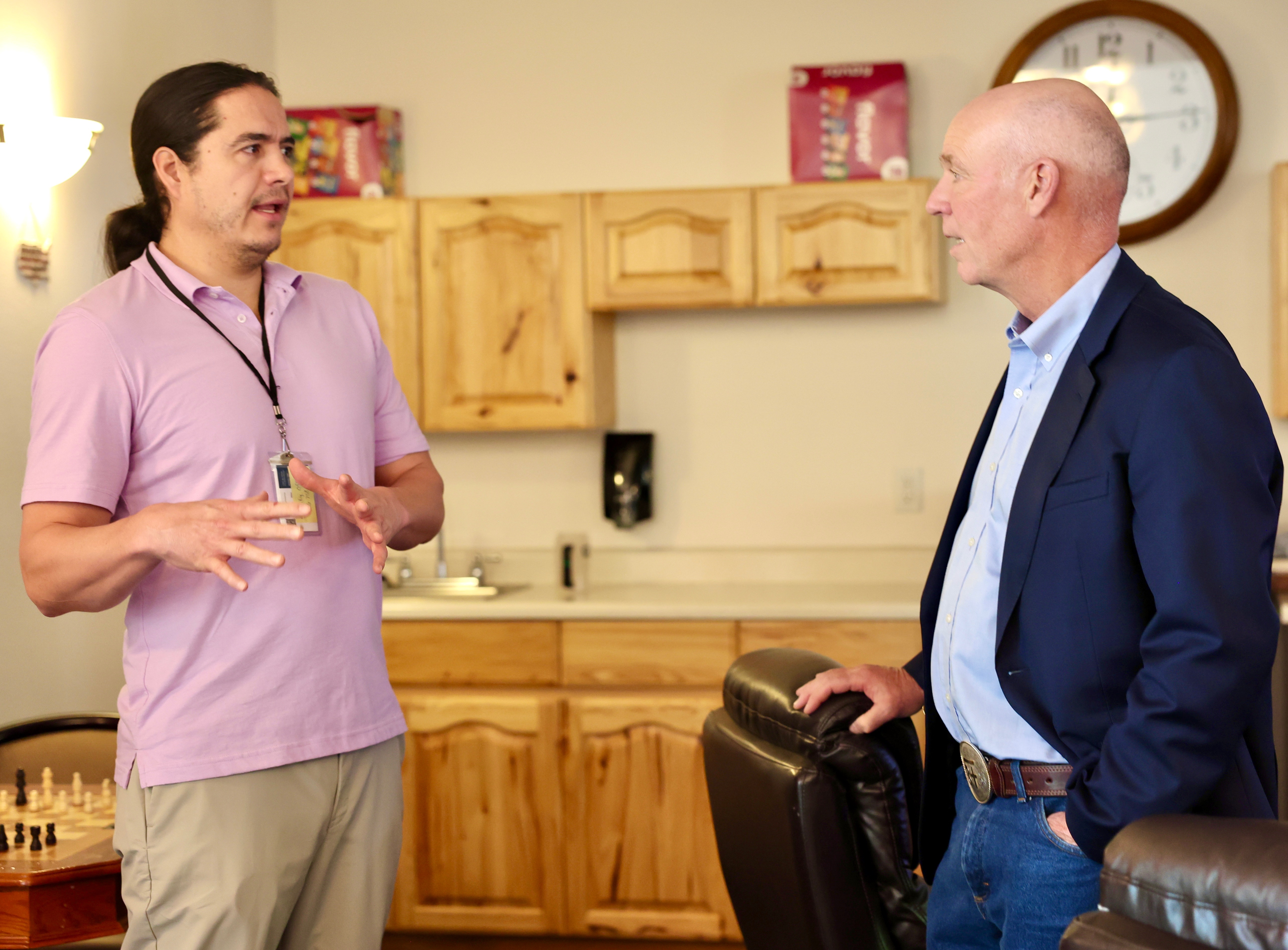 Gov. Gianforte talking with a resident of the Flathead Valley Reentry Center